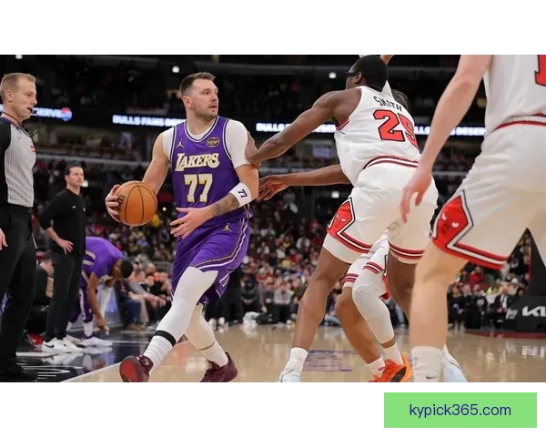 东契奇复出砍下42分12助 湖人力克骑士里夫斯艾顿发挥出色